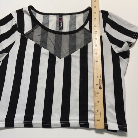 Bundle of 4 crop tops - Picture 7 of 16